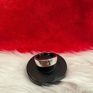 Oura Gen 3 Silver Ring, size 11. Charger included, missing cord.